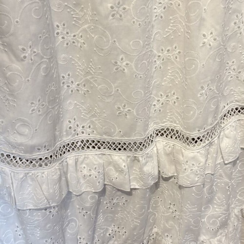 Skirt size M cotton like new, white with lining and cord