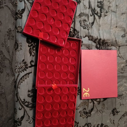 Velvet coin storage case like new, 90 euro slots
