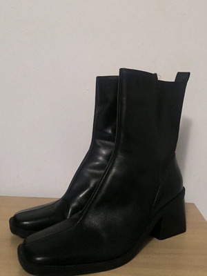 Zara women's ankle boots with chunky heel black, like new
