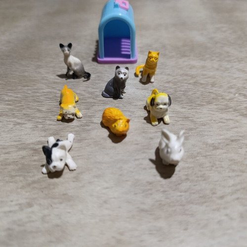 Schleich animal figures set of 5 with house used