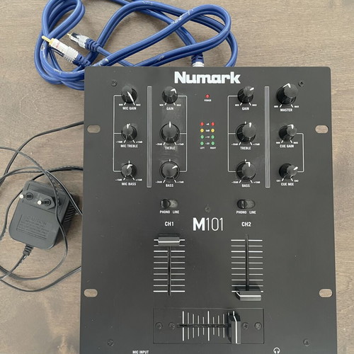 Numark M101USB DJ mixer like new with power supply