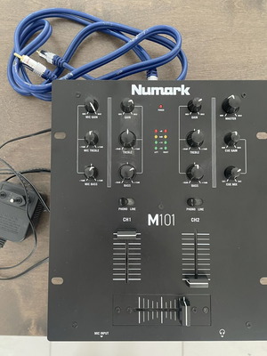 Numark M101USB DJ mixer like new with power supply