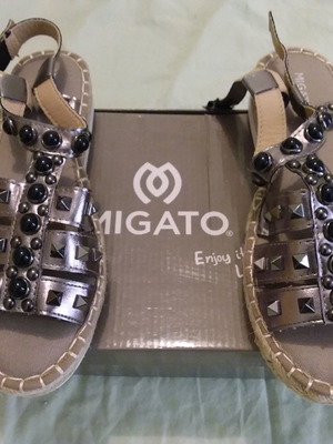 Сандали Migato нови, номер 37, сиви-сребристи