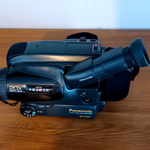 Panasonic Palmcorder NV-S85 S-VHS-C video camera used, full set