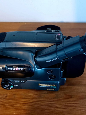 Panasonic Palmcorder NV-S85 S-VHS-C video camera used, full set