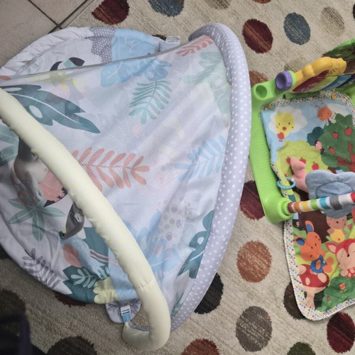 Skip Hop Tropical Paradise Activity Gym used with minor clasp defect