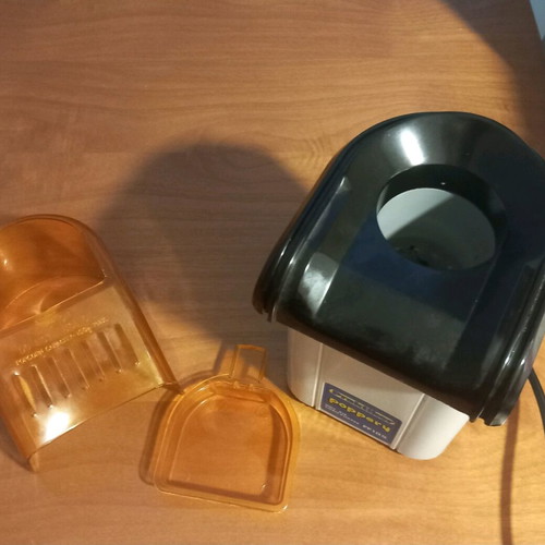 Pop corn maker used with minor wear on plastic lid