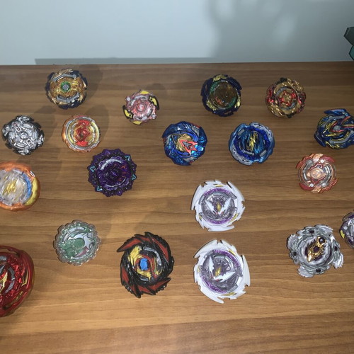 Beyblade Burst collection like new, 19 pieces with Wii game
