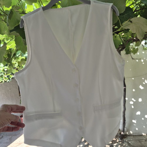 Vest cream like new, soft flowing fabric, size XL