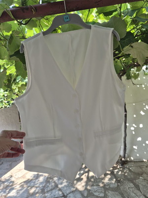 Vest cream like new, soft flowing fabric, size XL