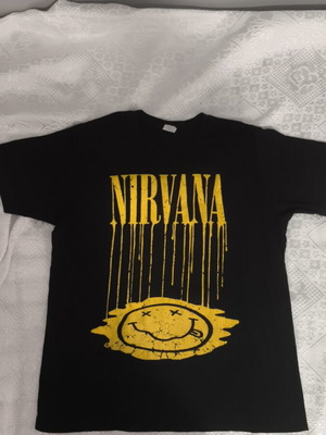 Nirvana μπλούζα σαν καινούργια, μέγεθος L, μαύρο και κίτρινο