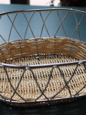 Διακοσμητικό Καλαθάκι για το Πάσχα καινούργιο με ψάθινη βάση