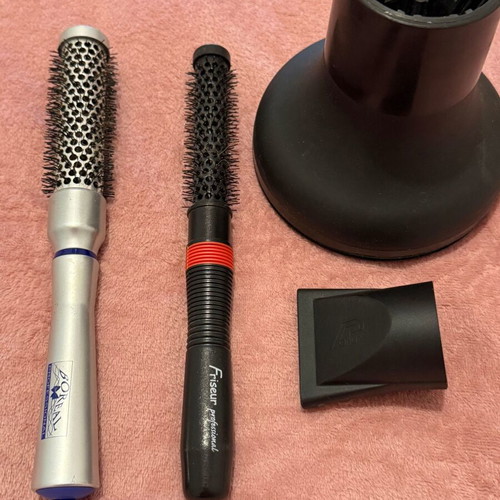 Hair-styling set with Parlux concentrator, universal diffuser and 2 round brushes like new
