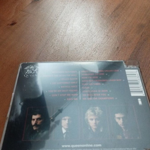 Queen Greatest Hits CD like new, rock