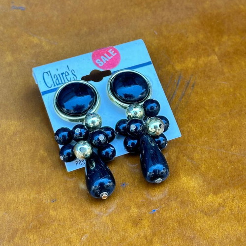 Claire's Vintage Clip-On Earrings black with gold details, like new