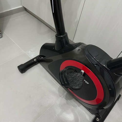 Fitness equipment like new with magnetic system and LCD display