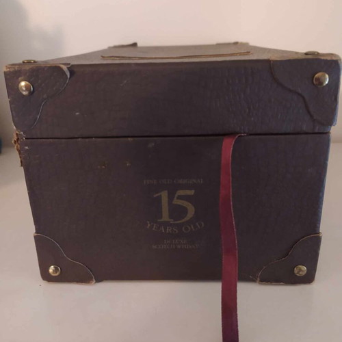 Dimple whiskey 15 years old box used, leather outside, paper inside