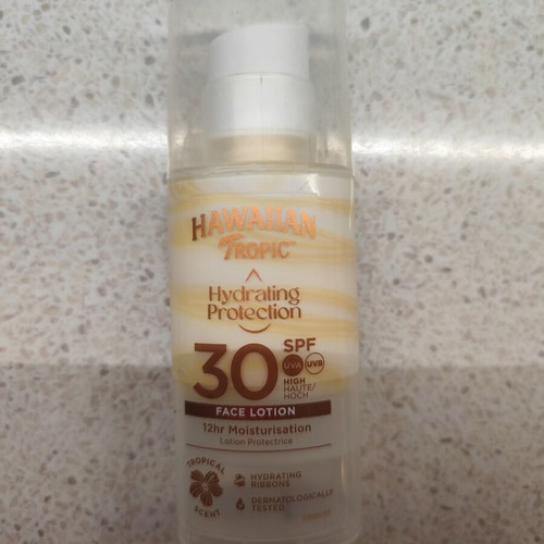 Hawaiian Tropic Face Lotion 30SPF like new