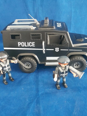 Αστυνομικό Playmobil μεταχειρισμένο με αυτοκίνητο, δύο αστυνομικούς και εξαρτήματα