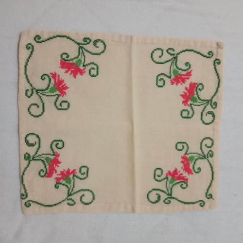 Small vintage handmade embroidered table linen like new, 1970