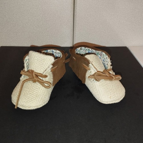 Benetton baby shoes new, unisex, size 18 with packaging