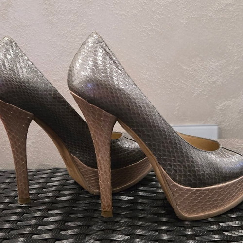 Fendi python leather heels size 37 like new, gray
