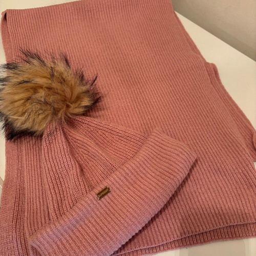 Superdry pink hat and scarf set like new