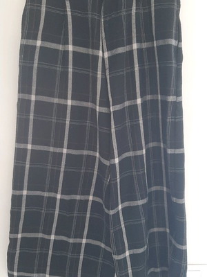 Mango 3/4 pants black checkered like new, size M