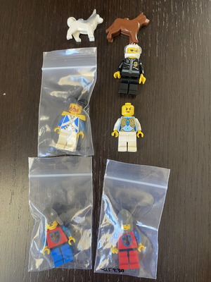 Lego φιγούρες και ζωάκια μεταχειρισμένες, λοτάκι 5 με 2 καινούργια σκυλάκια