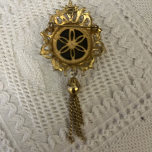 Vintage collectible pins set of 2 with antique style