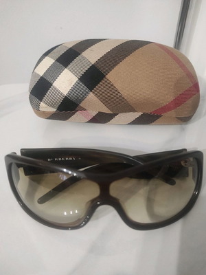 Burberry sunglasses used, authentic, need arm tightening