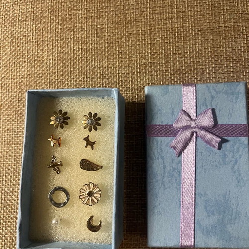 Earring set like new, stud, hypoallergenic, mini