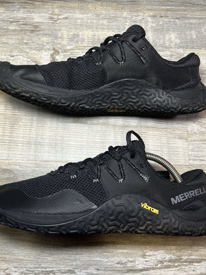 Merrell Trail Running Shoes Black Vibram Sole Size 43, like new