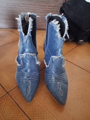 Blue ankle boots like new, size 40