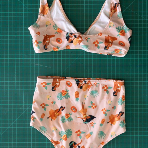 Cherry Muse high-waisted bikini set like new, top M bottom S