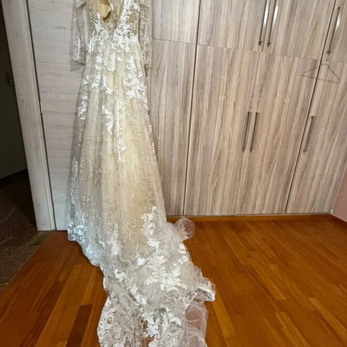 Wedding dress, in excellent condition from a well-known company