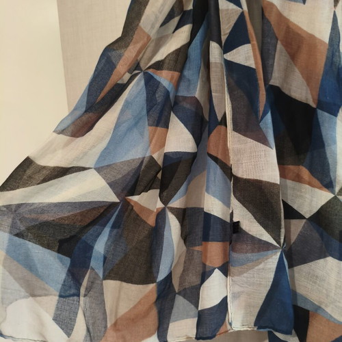 Women's scarf with geometric pattern like new, blue and terracotta