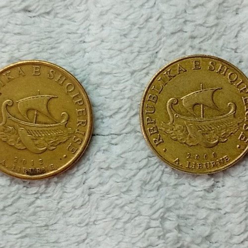 Albanian coins used, set of 2, 20 Leke 2000 and 2012