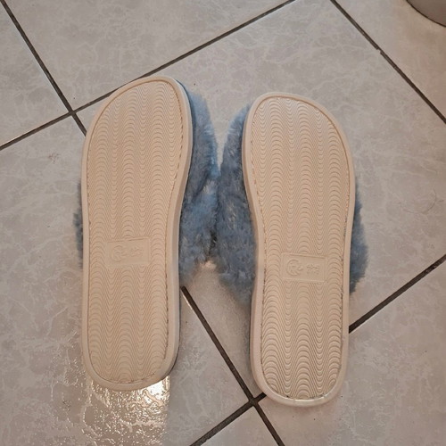 Slippers new, size 40