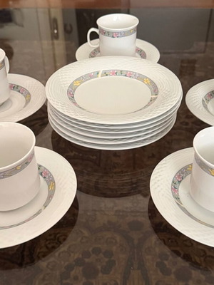 Vintage tea set 16 pieces made in China, porcelain, excellent condition