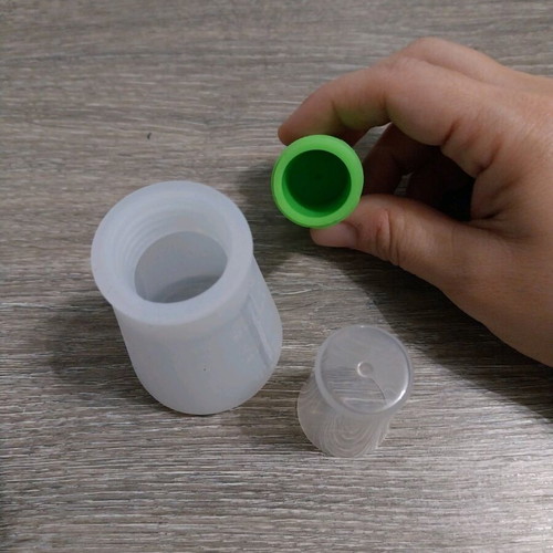 Silicone bottle with oil brush new, green
