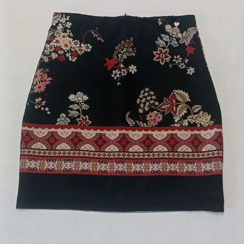 Lynne women's floral short skirt like new, size 42