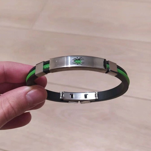 Men's bracelet new with spider motif, black and green