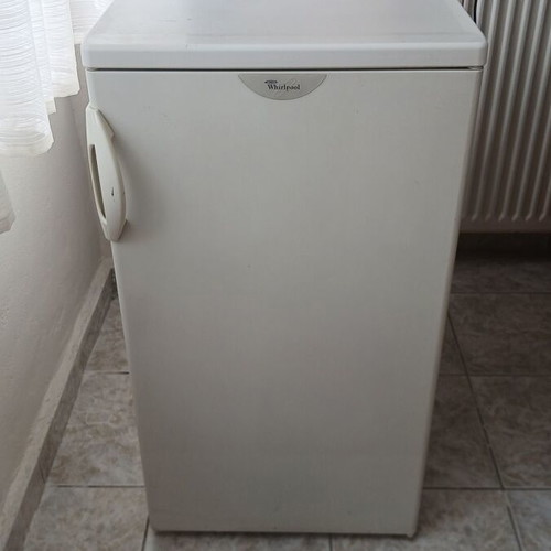 Whirlpool refrigerator like new