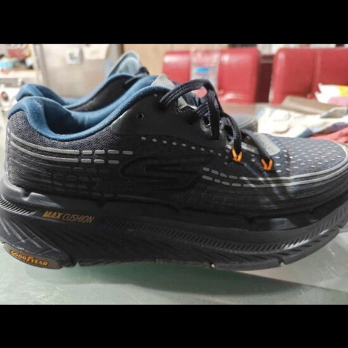 Skechers Go Run Max Cushion Edition unisex athletic shoes used, size 41