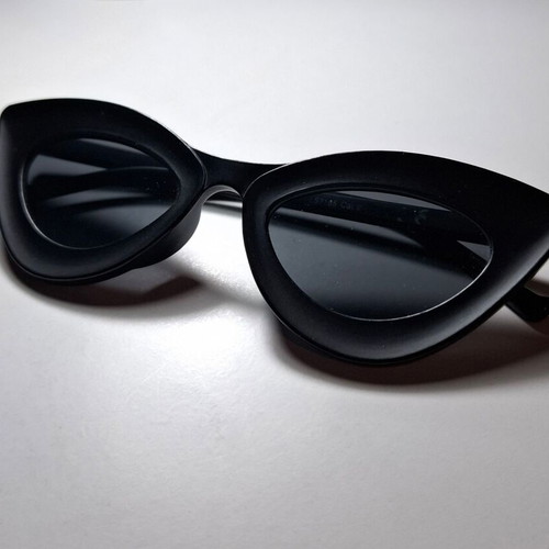 Women’s cat eye sunglasses used, black