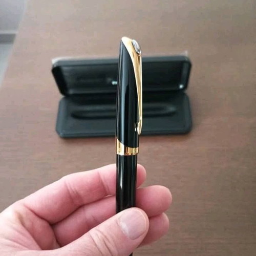 Parker Ellipse Thick Lacquer Fountain Pen 18K 750 Gold M Medium Nib New