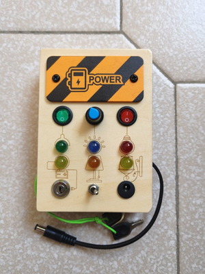 Ξύλινο Busy Board Montessori με φώτα LED καινούργιο