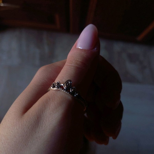 Rings like new with elegance and dark vibes