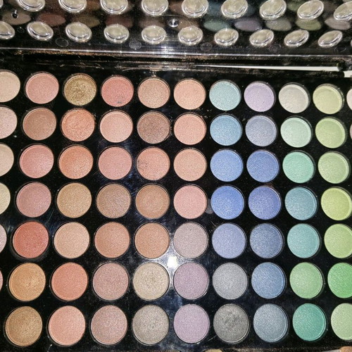 W7 Cosmetics Paintbox 77 eyeshadow palette used with broken opening